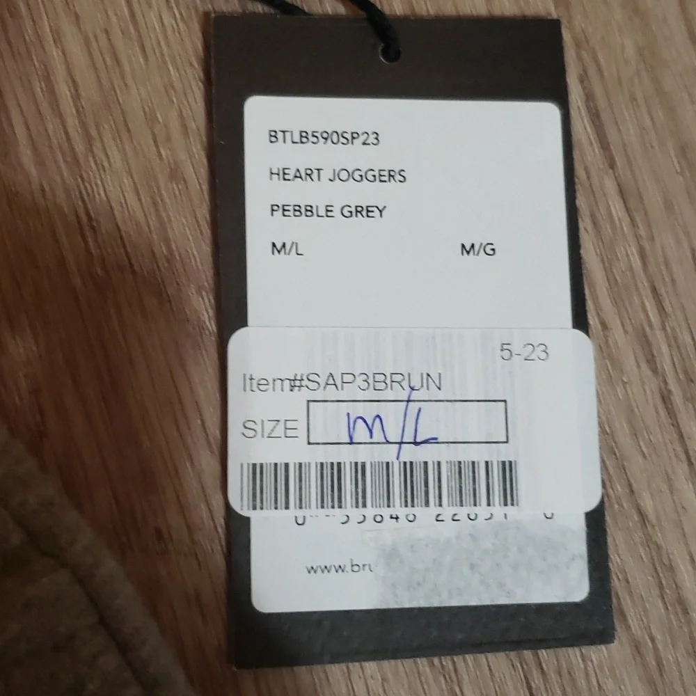 ❌SOLD❌ Brunette The Label All Over Hearts Oversized Fleece Joggers - Picture 9 of 11